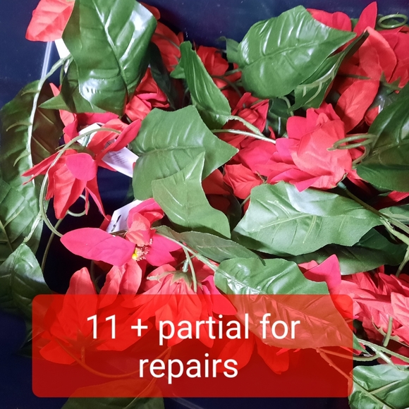 11 Poinsettia garland 6' each piece - Picture 4 of 4